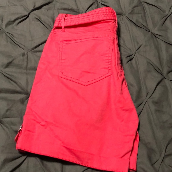HP 🎉 Pink (longer) Guess Shorts - Picture 4 of 4